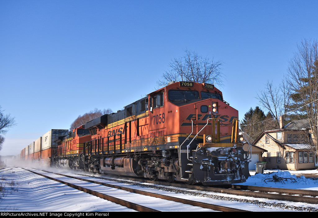 BNSF 7058